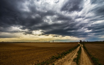 Komoly időjárásváltozás előtt változóan felhős, tavaszi idő