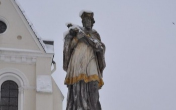 Nepomuki Szent János szobra