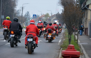 Motoron érkeztek a Mikulások
