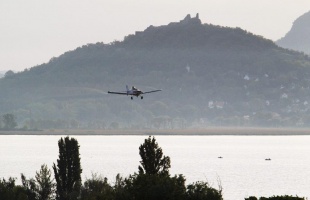 Folytatódik a szúnyoggyérítés, a Balatonnál