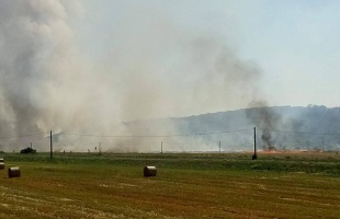 30 hektáron égett a tarló Sántos határában