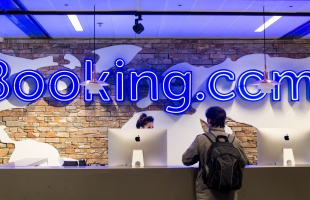 Újabb vizsgálatot indított a GVH a Booking.com ellen