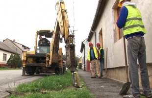 Bereczk II: folytatódnak az út- és járdafelújítások