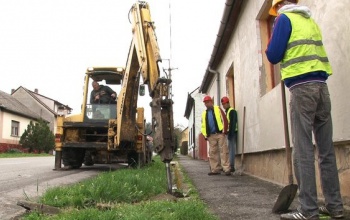 Bereczk II: folytatódnak az út- és járdafelújítások