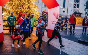Csúnya pulcsis futásra hívják a kaposváriakat a kivilágított belvárosban