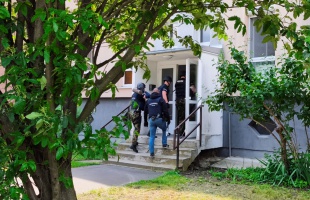 Lefejezéssel fenyegette a rendőröket, őrizetbe vették