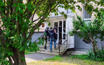 Lefejezéssel fenyegette a rendőröket, őrizetbe vették