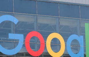 Mesterséges intelligenciával alakítja át a keresőt a Google