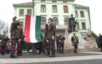 Felvonták a nemzet lobogóját
