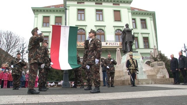 Felvonták a nemzet lobogóját