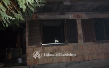 Családi házban csaptak fel a lángok Bélaváron