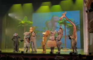 Madagaszkár a Csikyben: európai szintű musical a kaposvári teátrum színpadán