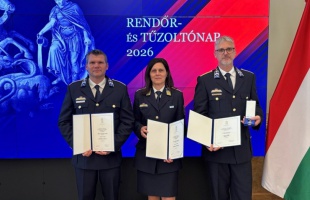 Belügyminiszteri kitüntetést kaptak somogyi rendőrök a Rendőrség Napján