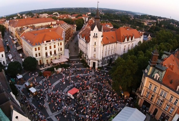 Nézzen Zséda-koncertet a levegőből