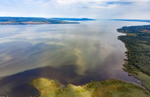 Együtt dolgoznak a Balaton vízminőségének megmentésén