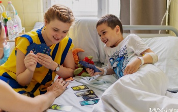 Önkénteseket keresnek beteg gyermekek mellé nevettetőnek