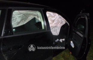 Árokba borult egy autó Ságvár és Som között, egy ember súlyosan megsérült