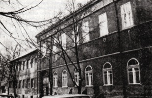 Dr. Kaposváry György polgármester adta át az iskolát