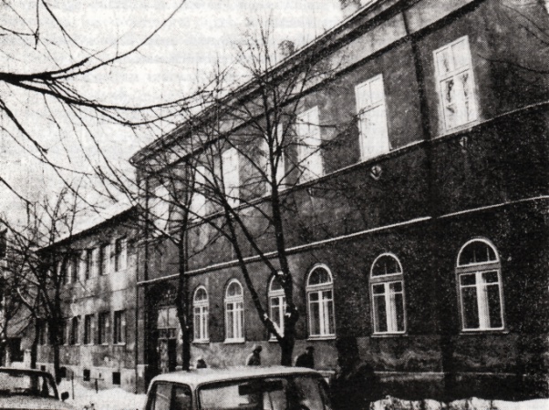 Dr. Kaposváry György polgármester adta át az iskolát