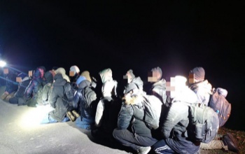 Több mint nyolcszáz migráns próbált átjutni a határon a hétvégén