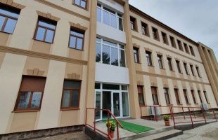 Szeretetotthon épült az egykori ruhagyár területén