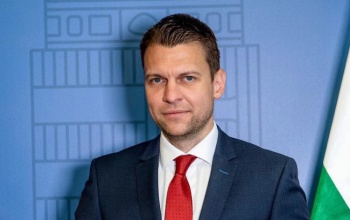 Menczer Tamás: a békét csak közösen tudjuk megvédeni