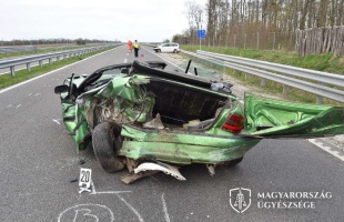 Halálos közúti baleset okozása miatt emelt vádat az ügyészség