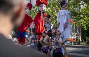 Fergeteges akrobata show-val indult a Rippl-Rónai Fesztivál