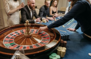 Piros-fekete fogadás a Malinacasino rulett  játékában