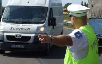 Ellenőriznek a rendőrök!
