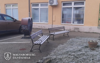 800 ezer forinttal tűnt el a padon felejtett táska Marcali központjából