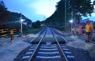 Tiloson ment át, elütötte a vonat