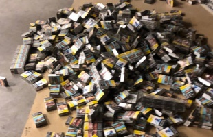 Több mint ezer doboz török cigarettát találtak a pénzügyőrök