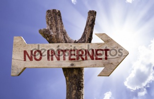 Leállt internet miatt rúgta hasba a polgármestert