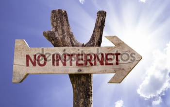 Leállt internet miatt rúgta hasba a polgármestert