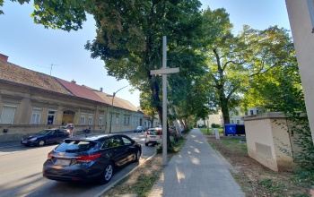 Rejtélyes oszlopok jelentek meg a belvárosban – okosítják a parkolókat?