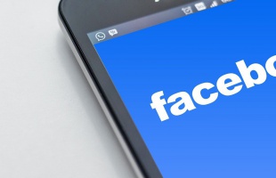 Megbolondult a Facebook, furcsa posztokat mutogat a hírfolyamban