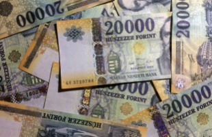 Beígérte a munkát, elkérte a pénzt, majd elnyelte a föld