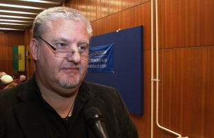 Dr. Pécsi Balázs az első tízben - még tart a szavazás