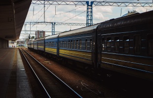 Csaknem 100 vasúti kocsi felújítása kezdődött el