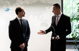 Több millió Pfizer-vakcina érkezik Magyarországra a következő hónapokban