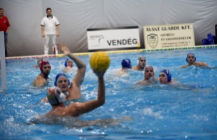 Vízilabda: Dedikált naptárt érhet egy szurkolói szelfi