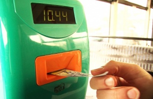 Nem saját igazolványt mutatott a buszon, bevitték