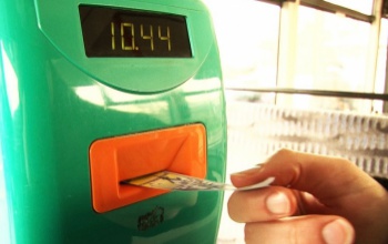 Nem saját igazolványt mutatott a buszon, bevitték