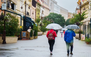 Fokozatosan bújik elő a nap a felhők mögül