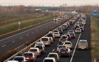 Jó hír a nyaralóknak: szünetelnek a felújítások az M7-esen a vakáció idején!