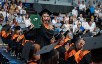 Csaknem 400 hallgató vette át diplomáját