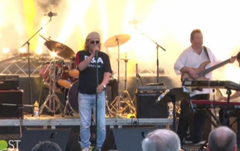 Charlie: ez egy nyári koncert, nyomom a slágereket