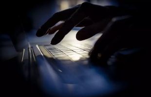 A kormány erősíti az online csalások elleni védelmet