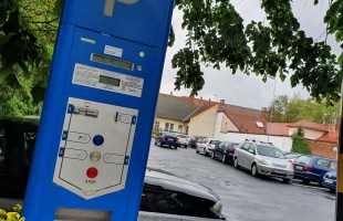 Eldőlt: újra fizetőssé válik a parkolás